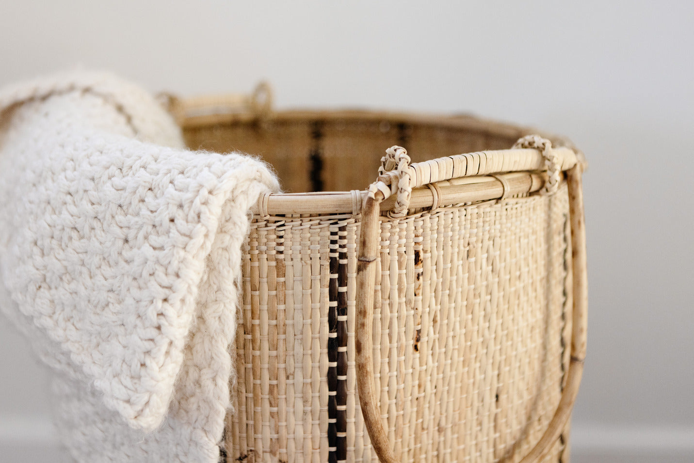 Shop the Best Woven Seagrass Laundry Basket with Handles – NEEPA HUT